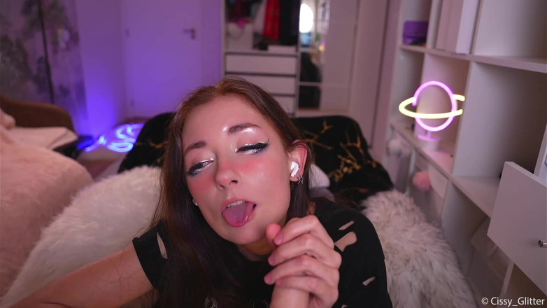 Cissy Glitter: Ahegao fa un pompino e viene scopata nella figa