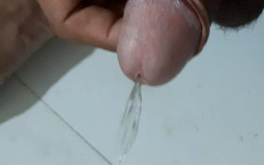 Che: Čůrání todo na domácí toaletě indický muž velký penis blízko