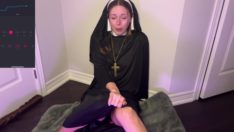 Nadia Foxx: Oskyldig nunna som hoppas på att vara ifrån detta elitklostret...