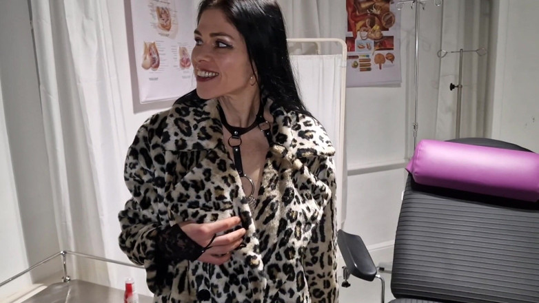 Nicky Brill: Gynecology Chair Play and Gaping