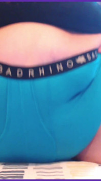 SSBBW, le ventre twerk se trémousse dans un short
