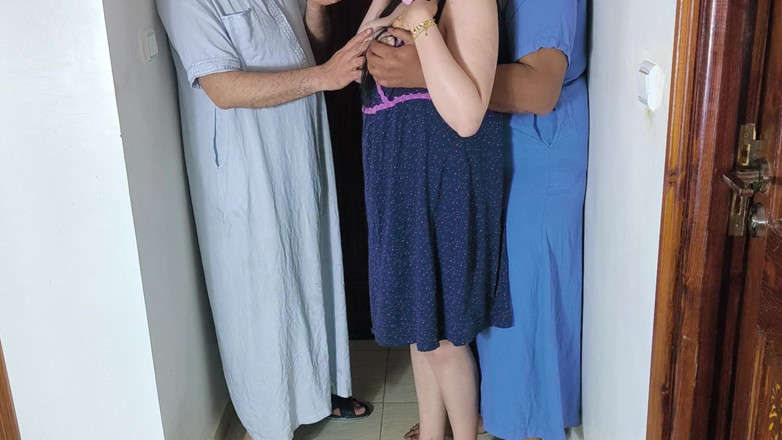 Arabic wife cuckold: Árabe Ganbang Saudita Esposa Compartilhou Minha Esposa Com Meu Melhor...