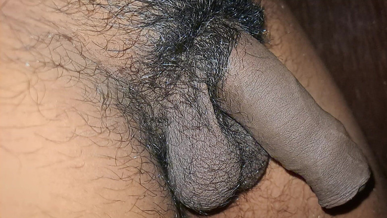 Desi Porn India 2: Молодий індійський хлопець дезі писяє соло.