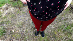 Bouncy Tits Action: Zrzavá prsa na loveckém stánku