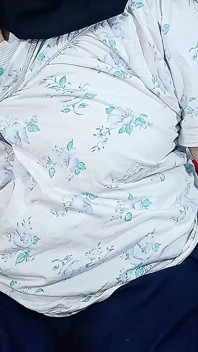 Ví, že její velký zadek je nejlepší vhodný pro anální sex, má ráda anální šukání zezadu Hlasité sténání