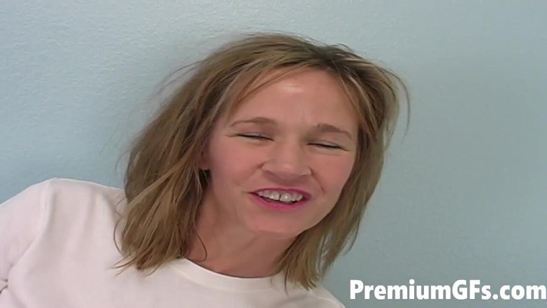 Premium GFs: Totálně Tabitha jezdí na sybickém sexuálním stroji