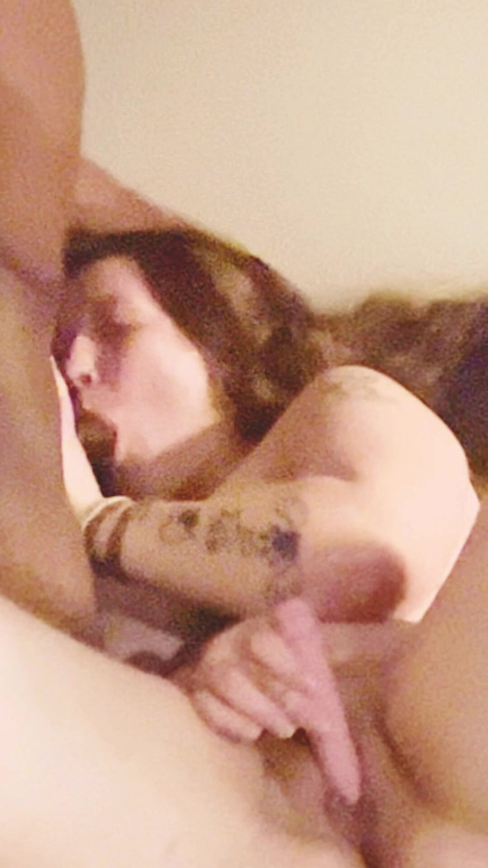 Thekookiejar: 她让她的阴户吃，然后决定给口交