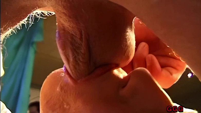 GGG John Thompson OLD STYLE: Гарячі лесбіянки облизують дику пизду та оргію поцілунків сперми