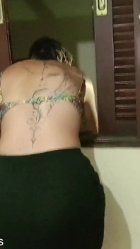 Mi hijastra inocente no entiende lo que le hago