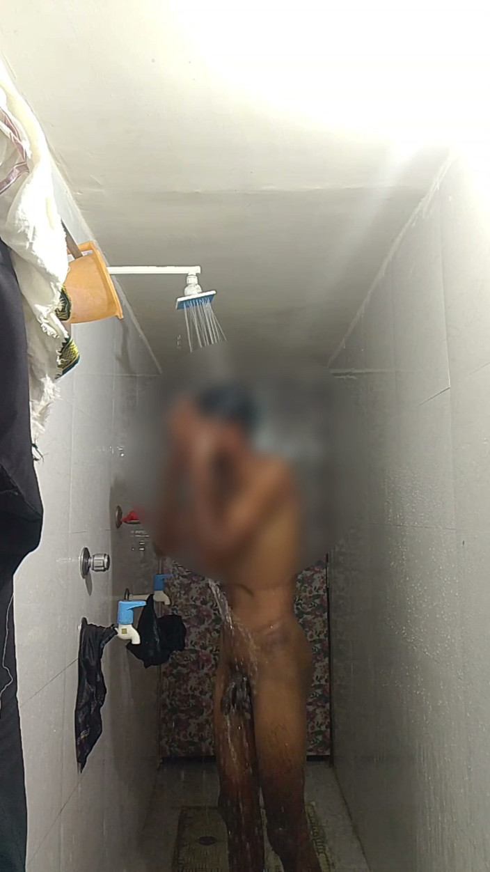 Haldipokhar: Nagin'in banyoda banyo yaparken videosu