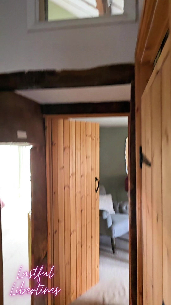 Lustful Libertines: Sapık üvey erkek kardeşimi değiştirirken mastürbasyon yaparken yakaladım