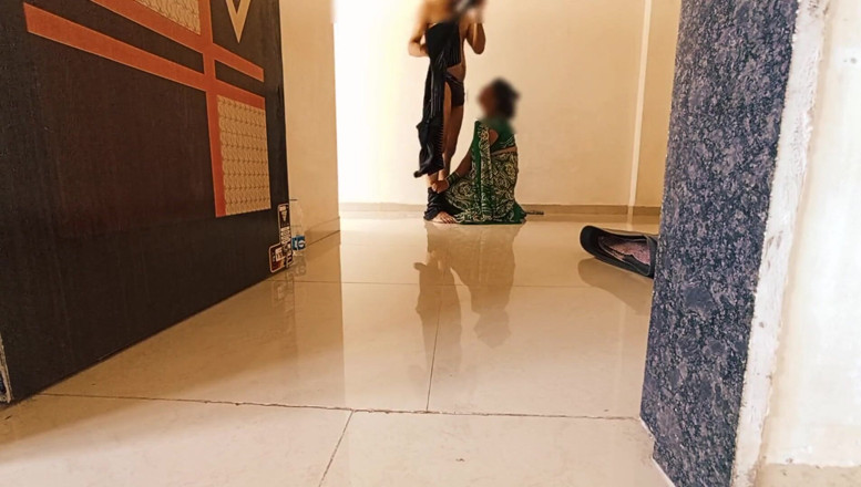 Harder299: Une tatie desi mariée se fait baiser seule à la maison....