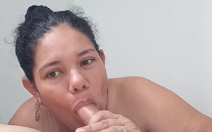 Valkyrieandluigy: Amadora esposa chupando