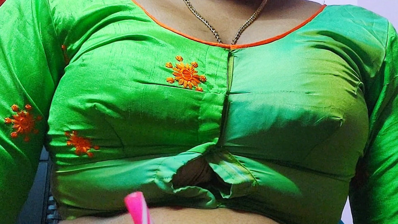 Desi Mohini: Вчителька з великими цицьками навчила свого учня "як займатися сексом" у приватній кімнаті