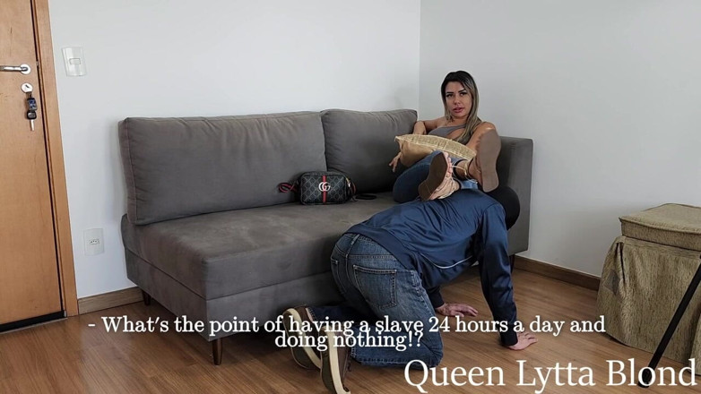 Queen Lytta ballbusting and cum lick: Real escravo do pé 24h