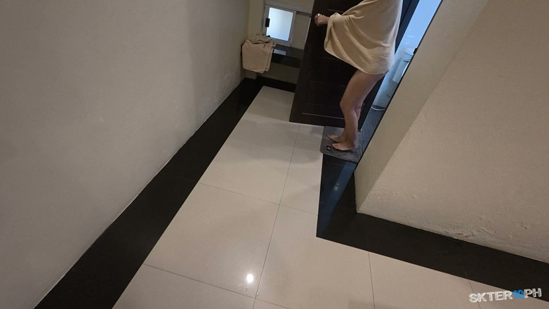 18_honey: (خفيف) اتصل بي اللعنة في فندق الغرفة