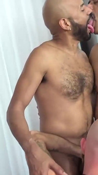 Barebackthathole Hunks Tancredo Buff and Saul Leinad Dominates Bottom Gay Mickey Carpathio