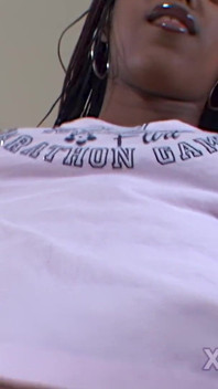 Hard Body college black fit babe em vídeo de striptease sexy