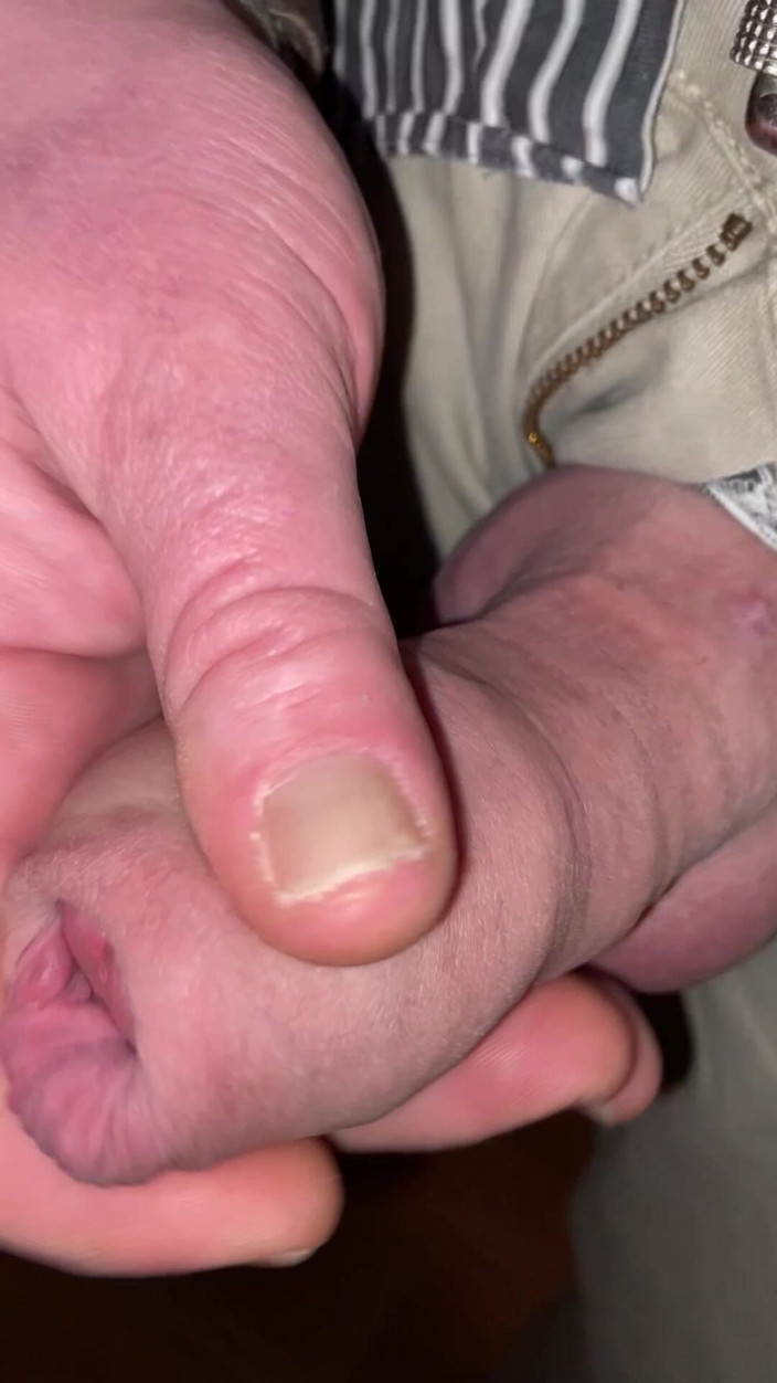 Foreskinguy: बड़े के साथ तंग चमड़ी का क्लोज अप किनारा