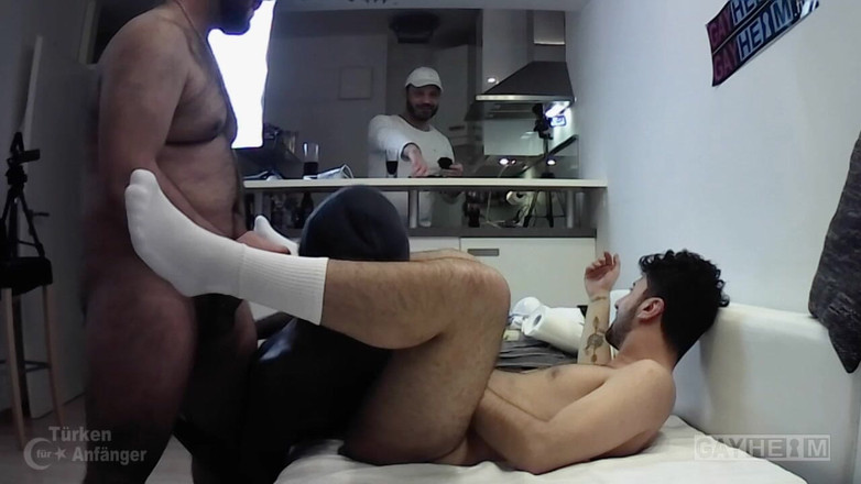 GAYheim: Немецкая арабка без презерватива с черным учеником (камера действий)
