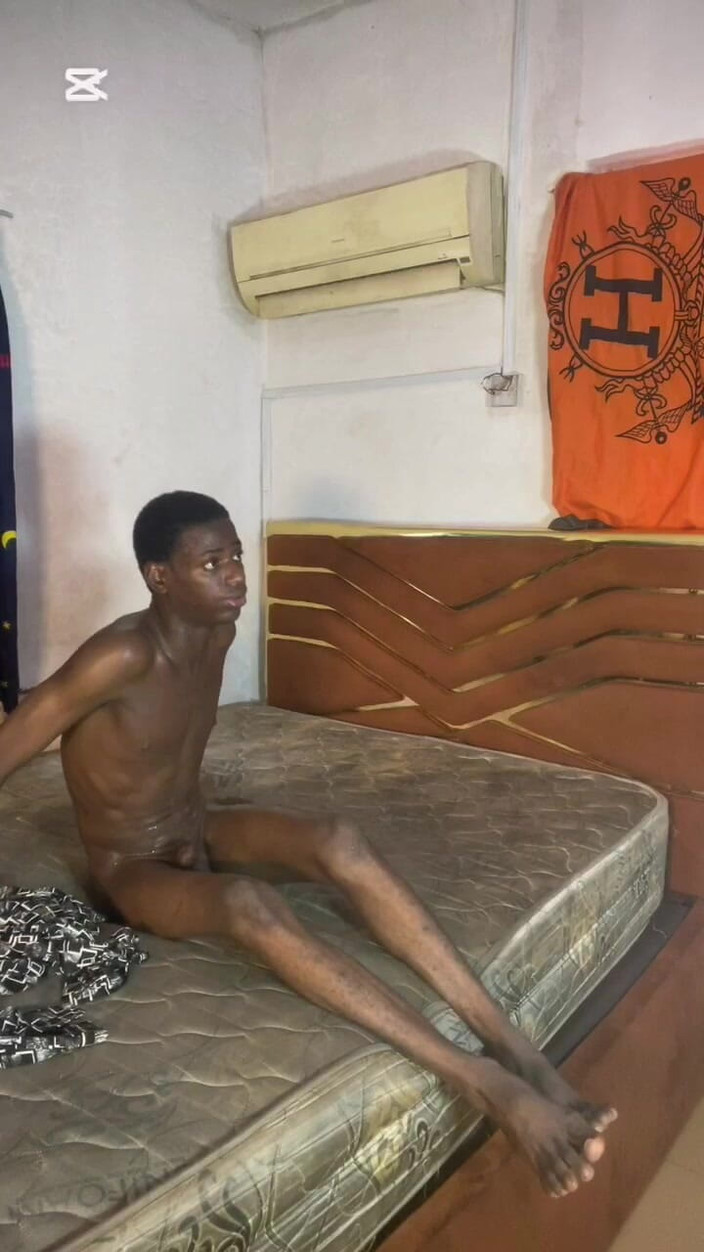 Big_brown: Büyük yarak deliğimi sikiyor