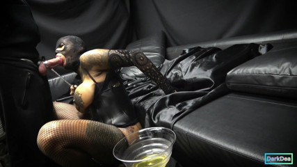Dark Dea: DarkDea Den fetisch kuk-slugande drottningen ... femdom / kinky / pissing / dominatrix / hardcore