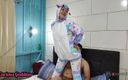 Curious goddess: Fethis unicorn si cewek nakal dengan pantat montok yang penasaran...