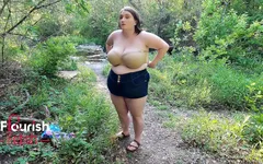 胖美女missy Deep的户外自然捆绑SM
