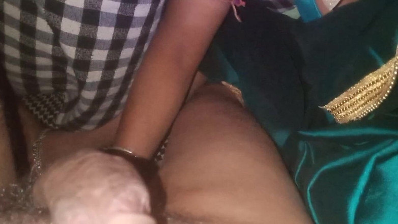 skkumari257: 男孩的大鸡巴被抓住并开始吮吸 02