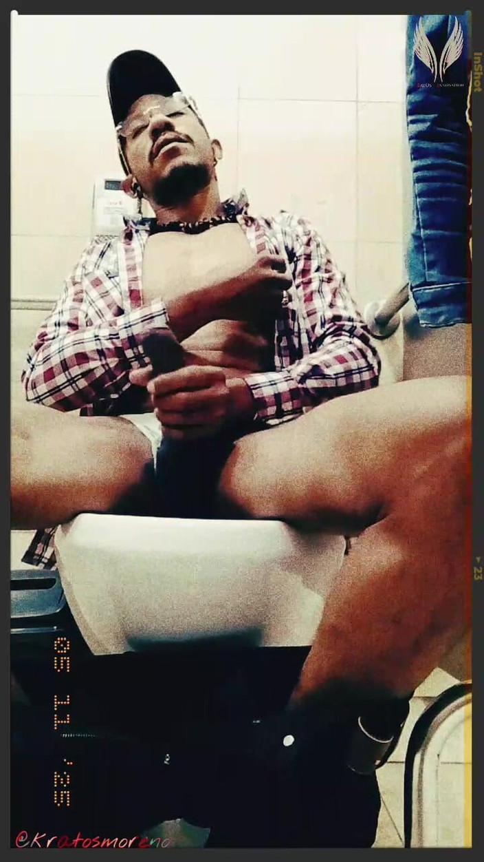 Kratosmoreno: Auto-plăcerea lui Khratos