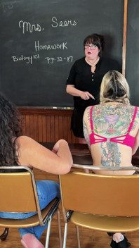 Atomové wedgie zadržení bratty studenti Mars Solo a Kimchi Fetiš jsou potrestáni harmonií