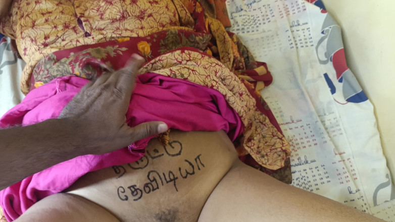 Inba: Femme au foyer infidèle dans un sari de couleur rouge 2