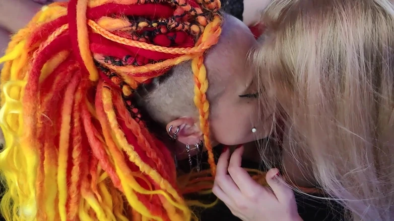 EdgesOfReality: Sexy Trojka S Vampským Tátou a Blonďatou Bombou