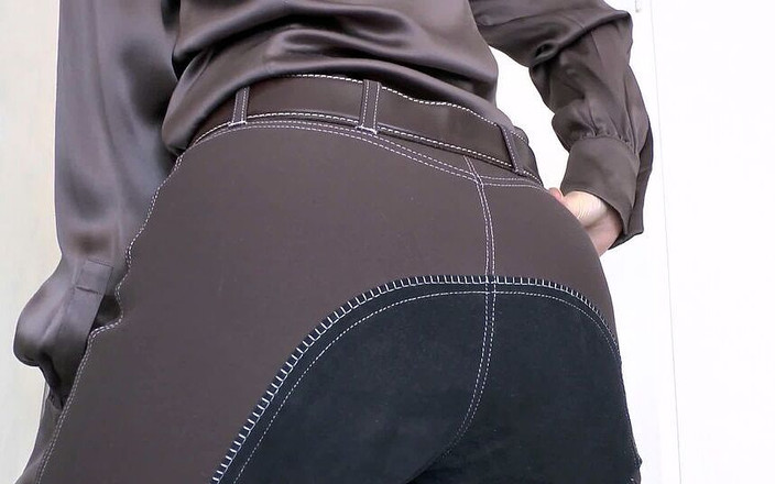 Lady Victoria Valente: Sudut pandangan pertama: Pamper Seluar Menunggang Seksi Pantat Dan Joi