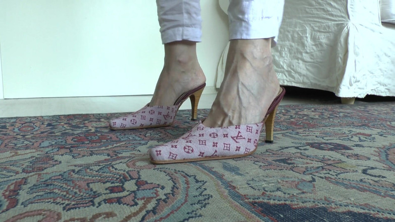 Lady Victoria Valente: 君はズボンの中でチンコを撫でてるから、僕は僕のミュールを見せびらかすんだ!