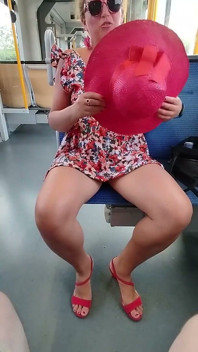 Di trem yang super hot ini!