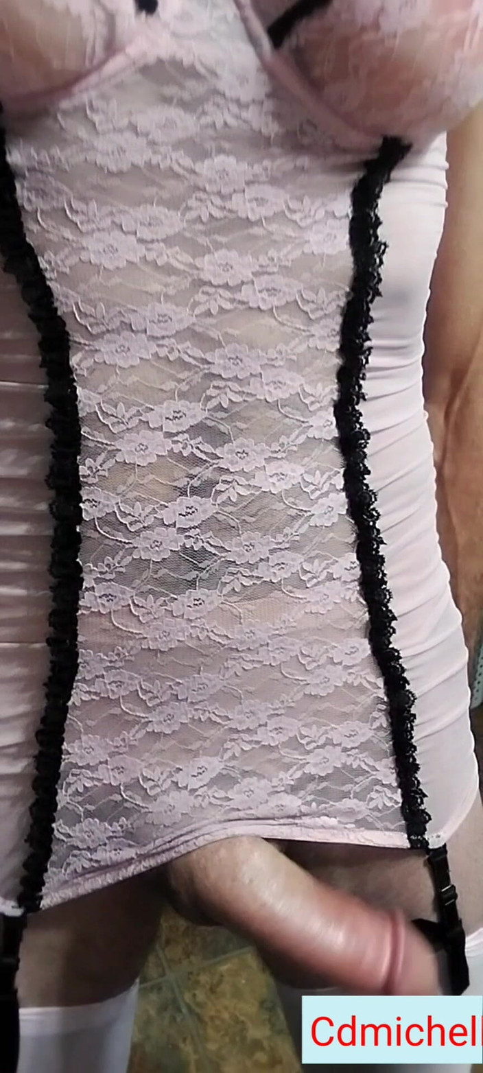 Crossdressers Cd Michelle wearing sexy lingerie: Cdmichelle mặc đồ lót màu trắng gợi cảm chơi với con...