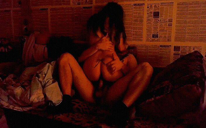 Blowjobs Alice: Пока моя подруга пошла домой, я трахаю соседа в общежитии