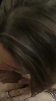 素敵なおっぱいを持つ素晴らしい赤ん坊が後ろから犯される
