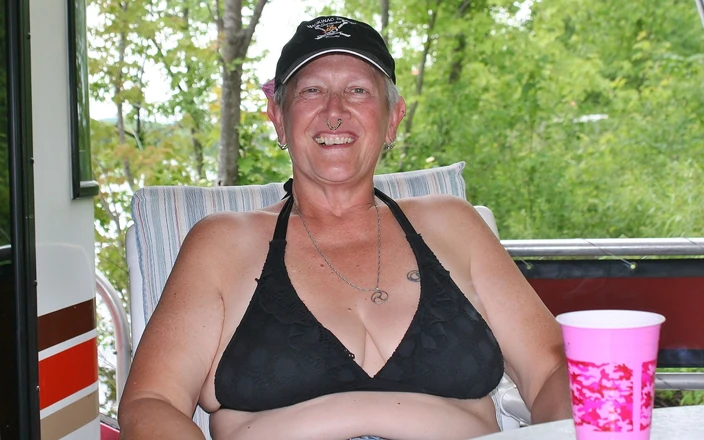 No morals pictures: La mia carne e io giochiamo