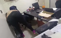 Am comandat un serviciu de livrare la domiciliu la biroul meu de lucru, și tipul de livrare m-a apucat atât de tare încât biroul meu s-a rupt