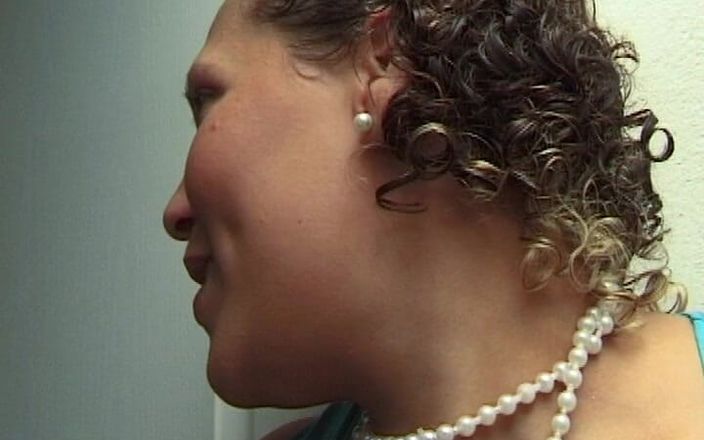 Filles Francaises: Fransa'dan tombul bayan banyoda çarpıcı sürtüğü yalıyor