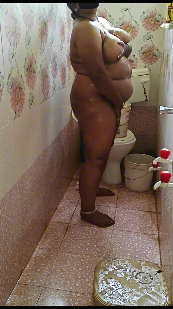 RoyToy: Sexo en el baño con mi yerno
