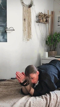 Succubus Vilu Vidish pinnar ung präst