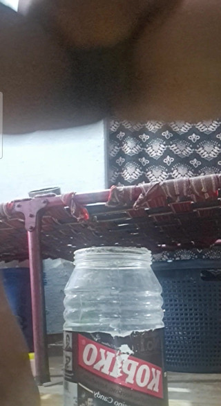 Jayaselvi: 泰米尔阿姨手淫和尿液通过