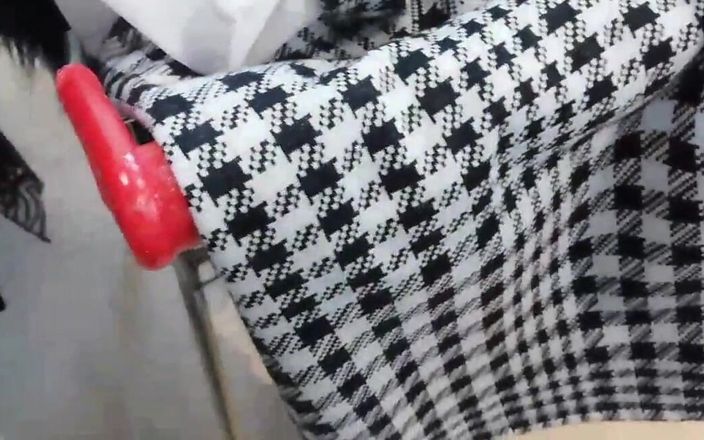 Nicoletta Embassi: Twoja puszczalska weź jej brudną pieluchę w sklepie