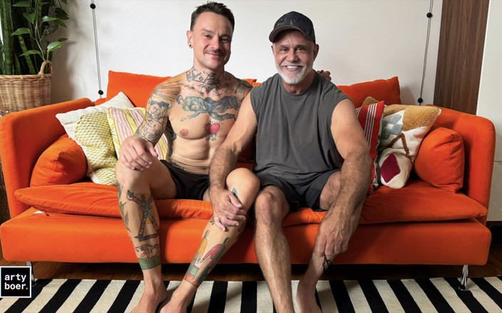 Arty Boer: Masáž Arty Boer a Muscledaddyxxx upravena.