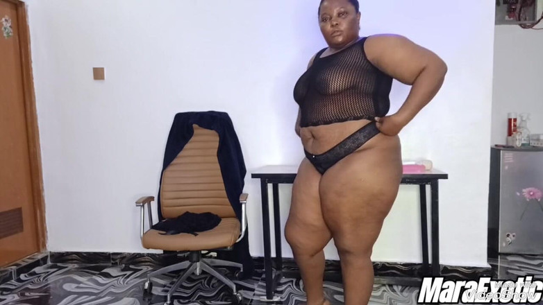 Mara Exotic: Murzynka Sweet Table Masturbacja i Squirt Rush - Mara Exotic