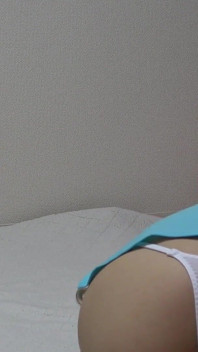 Micro mini falda, tanga g tanga wedgie culo, grandes tetas sobresalen camisetas, limpieza de habitación sexy de una criada japonesa tetona