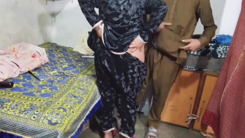 Abida pavreen: Nevlastní sestra v žhavé sexuální scéně